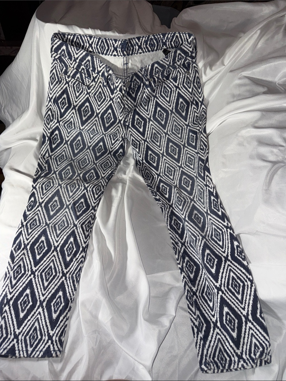 7 For All Mankind Navy and White Geometric Straight Leg Cropped Pants-size 29